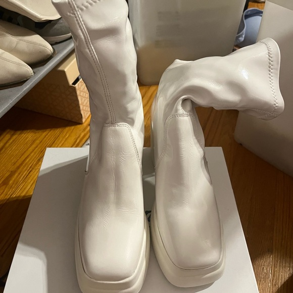 L’intervalle white platform patent boots - Picture 1 of 3